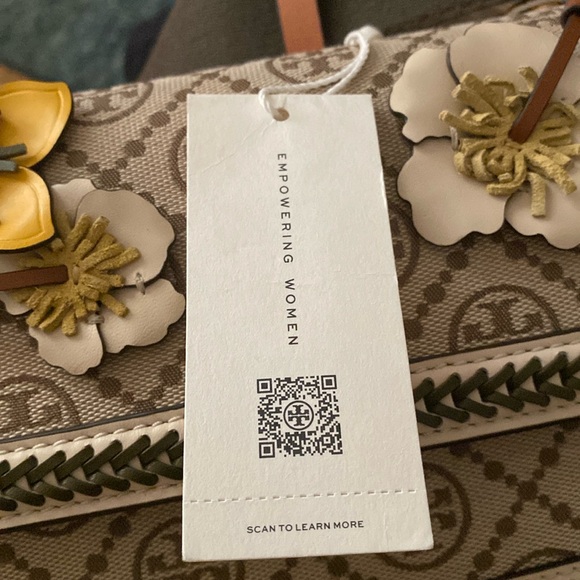 Tory Burch  ! NWT limited edition.monogrammed flower bag. Authenticated! - Picture 4 of 16